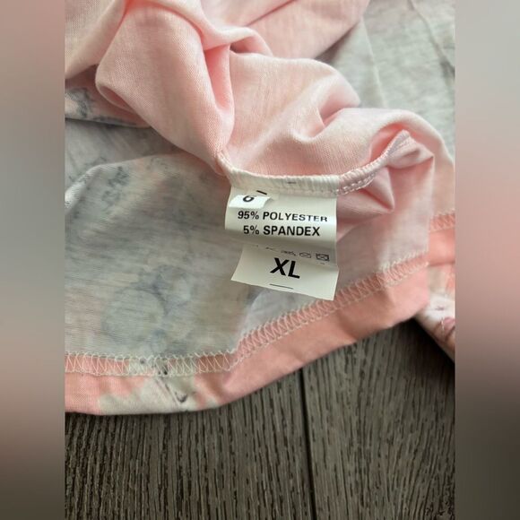 Cleobella woman’s Chic Floral Pink Top - Picture 6 of 7